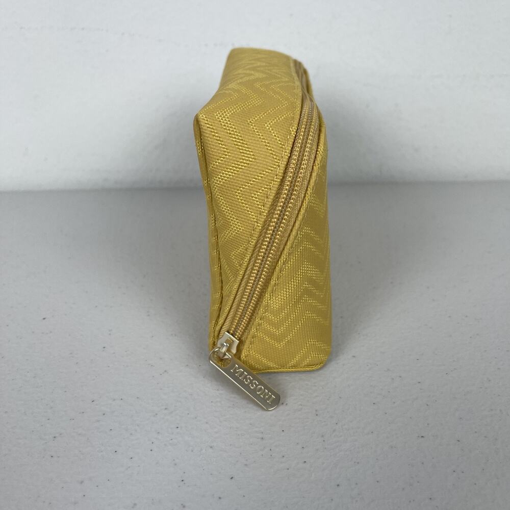 Delta One Rio Radiance Yellow Missoni Amenity Kit Bag Socks NEW 2026 Summer - Picture 12 of 16